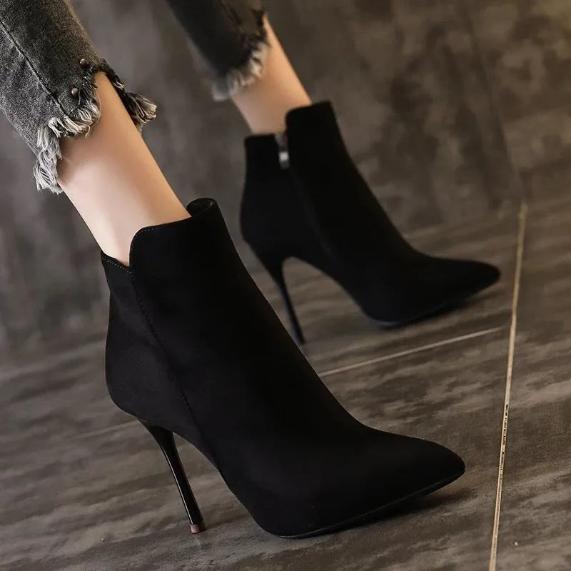 Pointed Toe Bottines